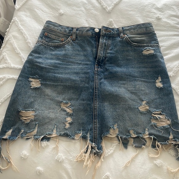 Zara distressed jeans skirt - Picture 1 of 3